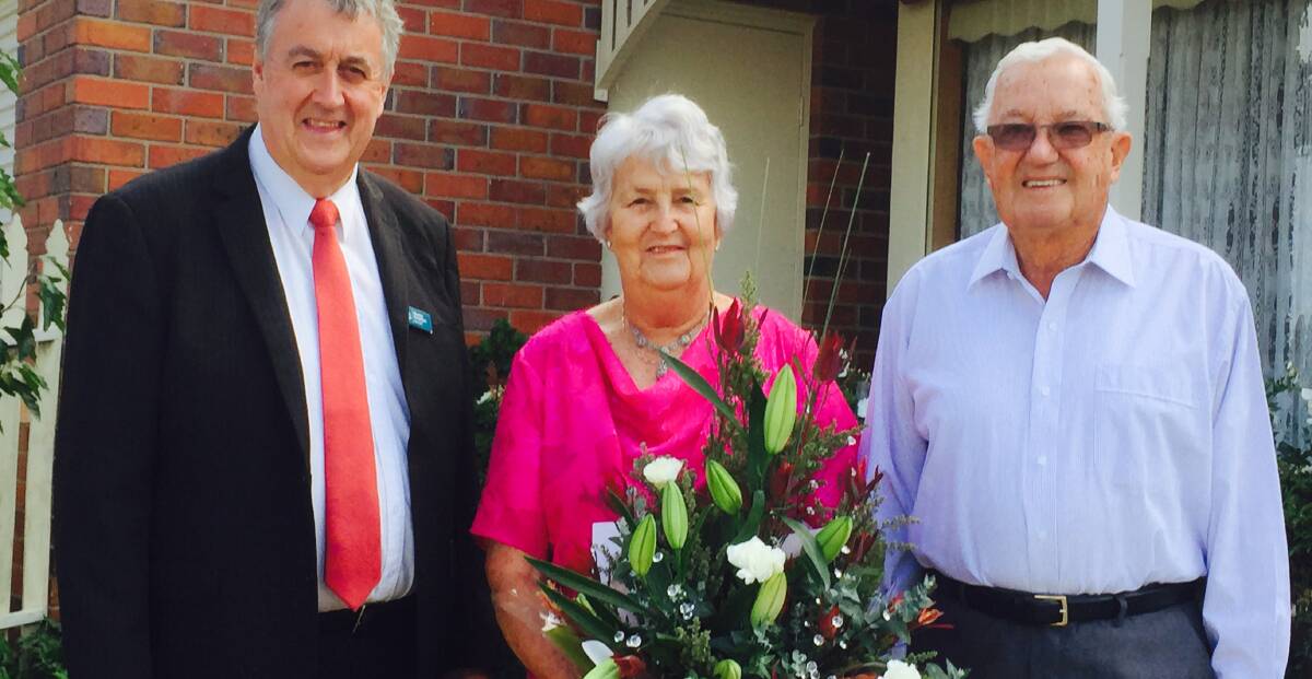 Cr Murray Emerson joins Helene and Ken Greenberger for their celebrations at their home on the occasion of the Golden wedding anniversary.