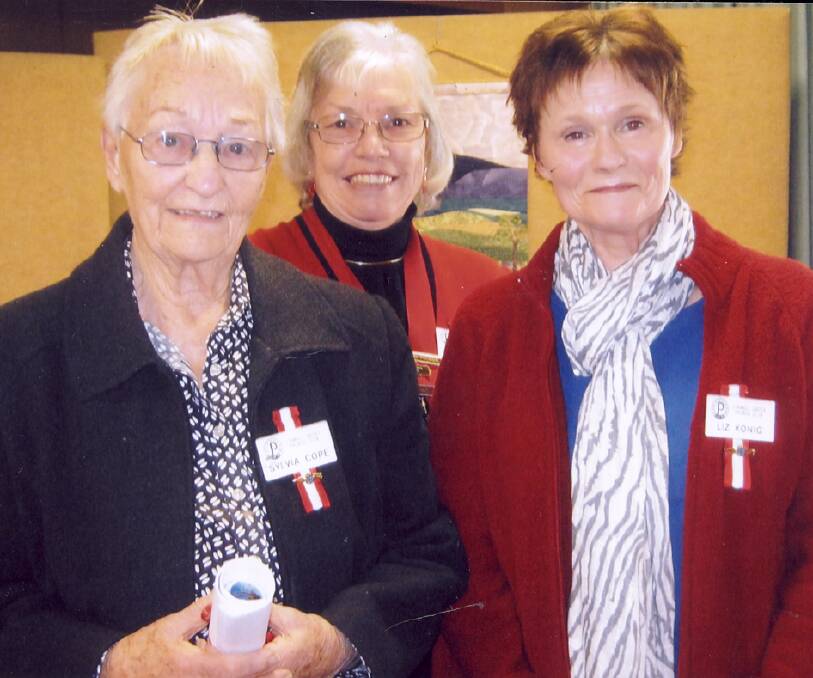 New members: President Jean Byron welcomes Sylvia Cope and Elizabeth Konig to the Stawell Ladies Probus Club.