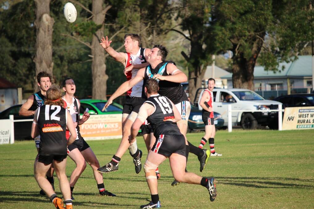 Swifts and Edenhope-Apsley players compete in 2017. Picture: Trish Ralph.