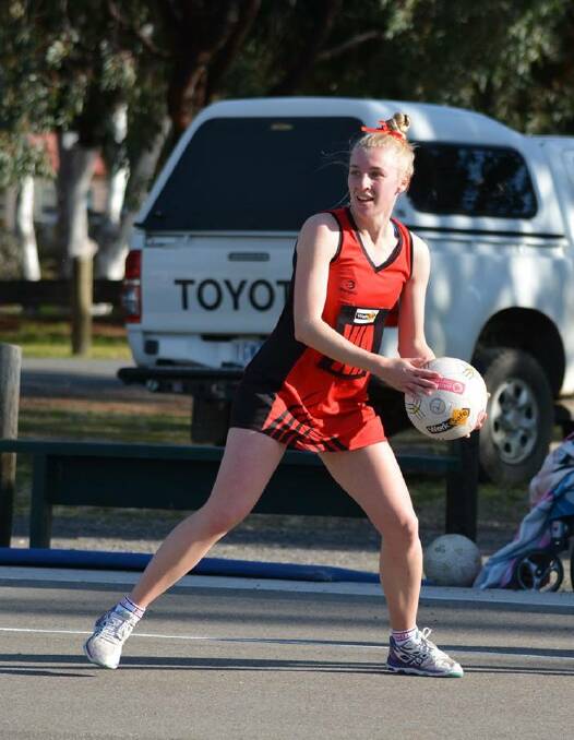 LOOKING FOR OPTIONS: Stawell wing attack player Heidi Sudholz assesses who to pass the ball to. Picture: Megan Warren.