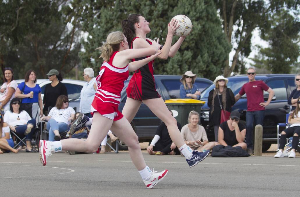 Jakki Gibson in action for Stawell against Ararat. Picture: Peter Pickering.