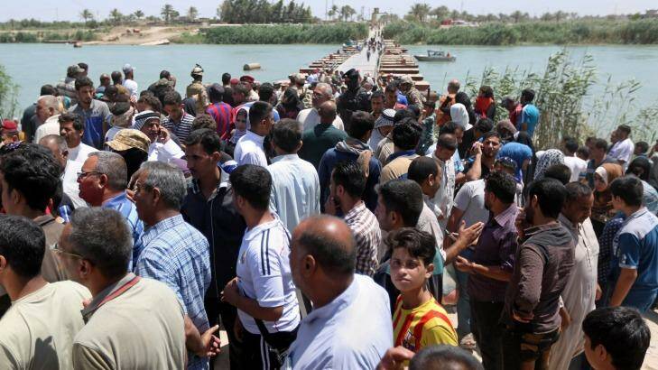 Displaced Iraqis from Ramadi on Saturday.  Photo: Hadi Mizban