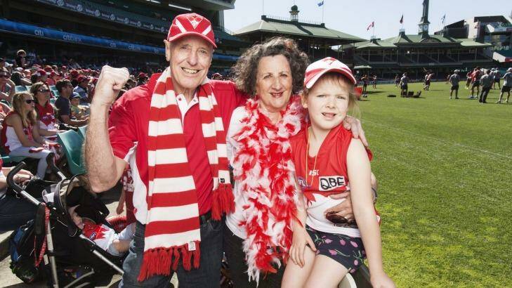 Sydney Swans fans Peter Thomas, his wife Maree and their granddaughter Elena at the team's training session at the SCG. Photo: James Brickwood