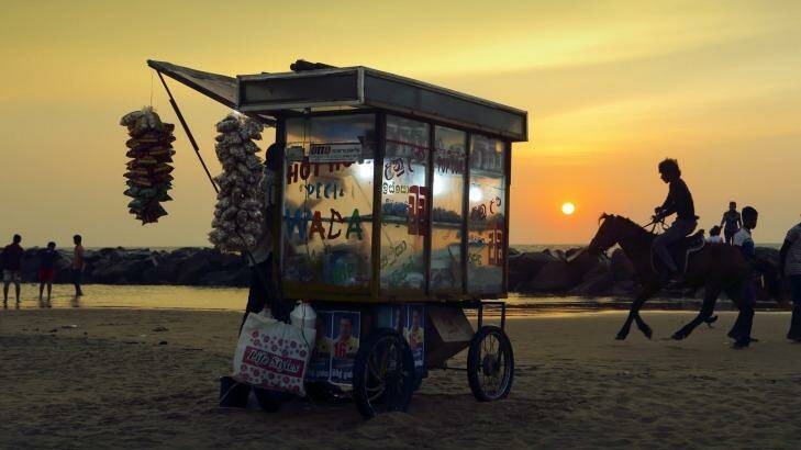 Fast food cart selling snacks on the beach at sunset, Mexico. Photo: Paul Kennedy