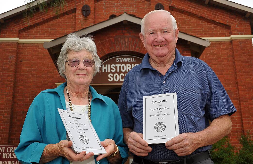 Stawell Historical Society president, Dorothy Brumby (left) and vice president, Jim Melbourne with the reprinted books. Picture: KERRI KINGSTON. 