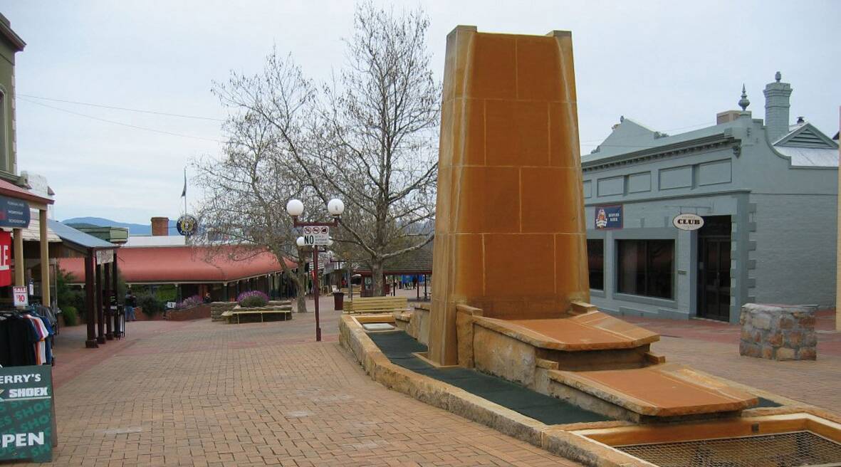 The Memorial Fountain was one of the key features of the Gold Reef Mall.