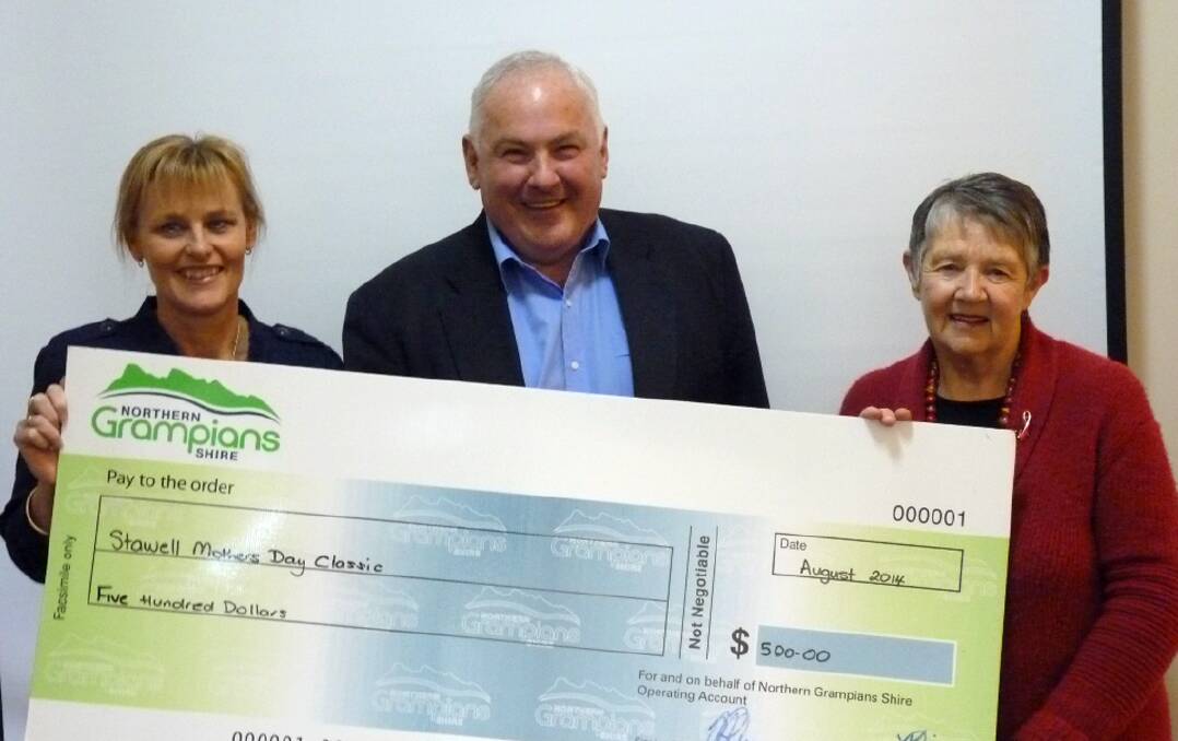 Northern Grampians Shire Council has issued a number of minor grants to assist various groups in and around Stawell. Mayor, Cr Kevin Erwin, presents Susan Byron and Merrilynne Middleton with a cheque in support of the Mother’s Day Classic.