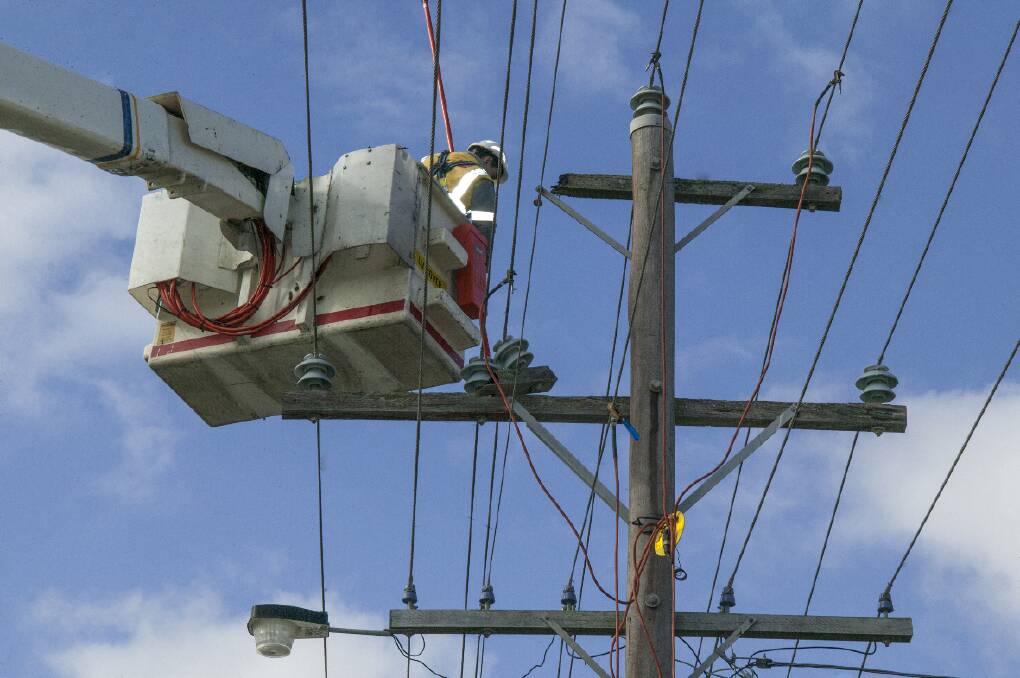 Powercor worked to restore power to more than 500 homes across Stawell still without electricity Thursday. 
