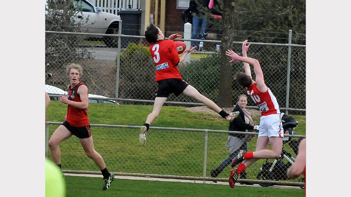 Stawell Warriors forward Andrew Cameron takes a strong chest mark in the clash against Ararat on Saturday.