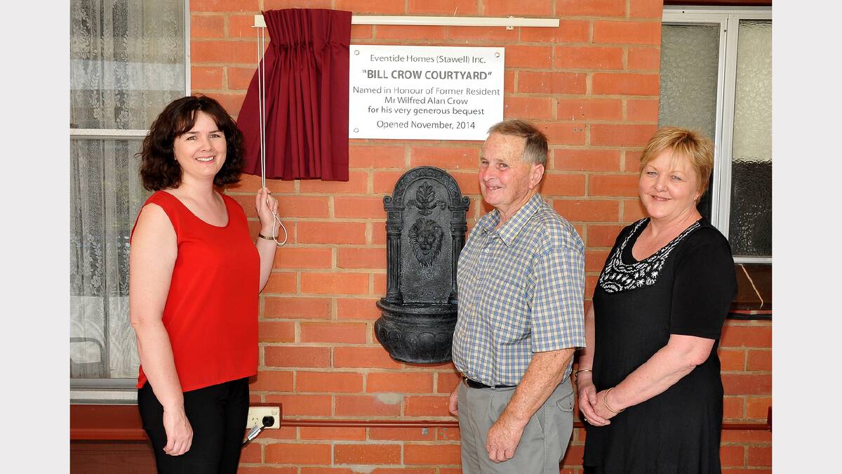 Rosemary Broad and Gordon Crow unveil the courtyard plaque with Eventide Homes chief executive Sue Blakey.