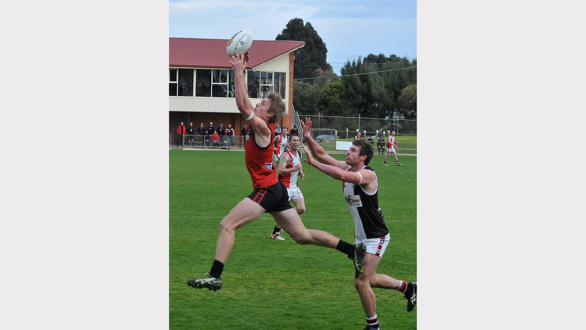 Stawell Warriors onballer Jackson Dark takes a strong grab in front of his Horsham Saints opponent on Saturday.
