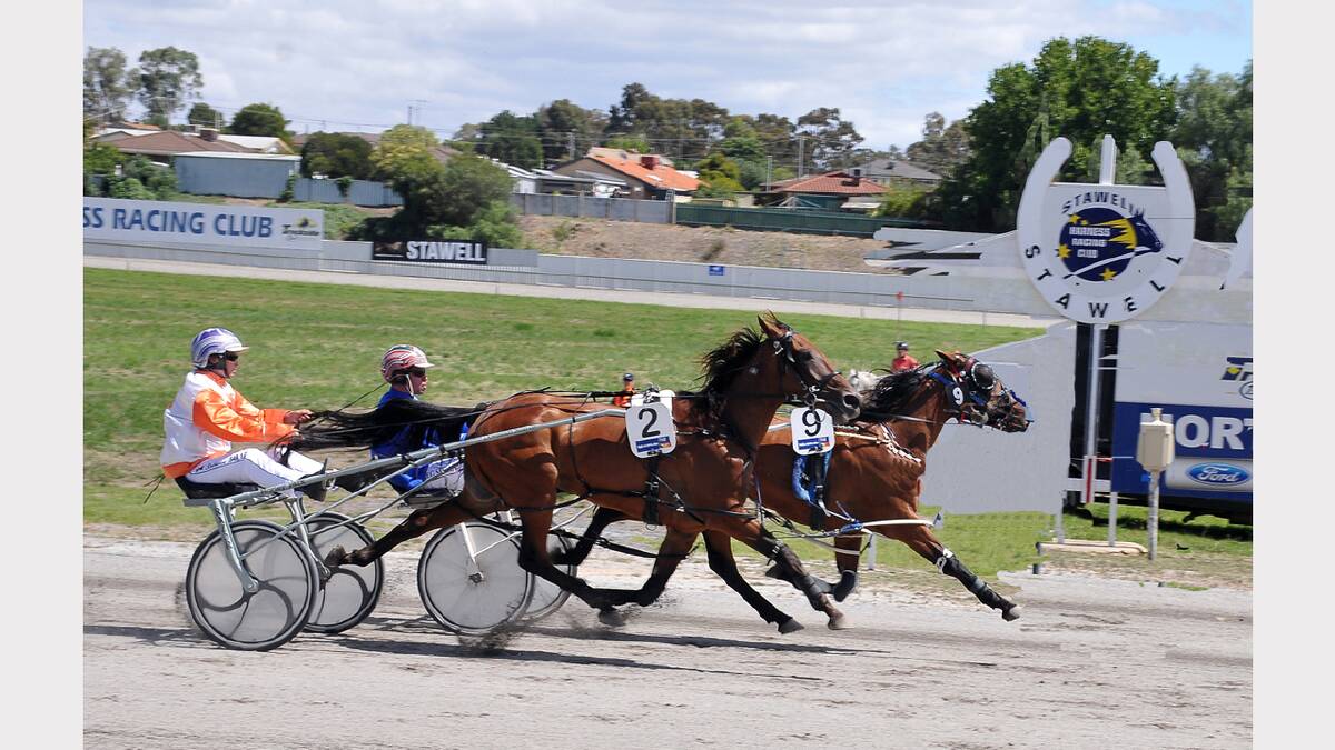 Lyndon Abbey (N0.9) sneaks up on the inside to win at Stawell on Australia Day.