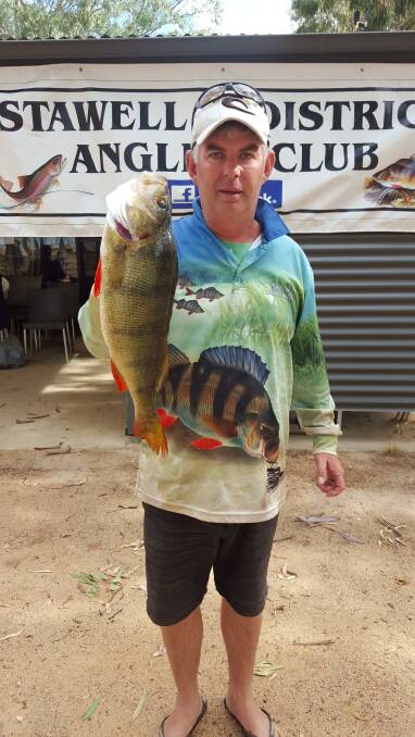 AWARD: Steve Fenwick won the Mitre 10 award for his reddie of 46cm in a recent Stawell and District Angling Club competition. 