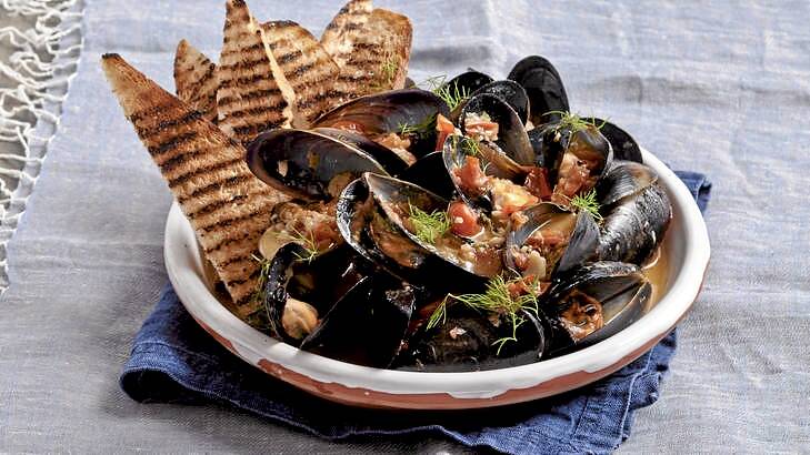 Fast and fresh ... mussels fried with tomato, black pepper and fennel seeds.