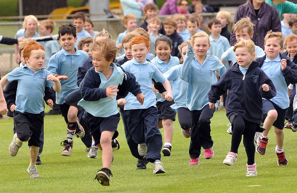 Students from Stawell Primary School take part in the annual fun run. 