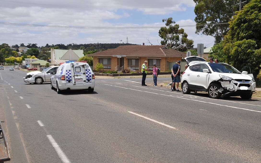 Stawell Police speak to witnesses following the two car collision at the intersection of Sloane and Shirreff Streets. Picture: MARK McMILLAN. 