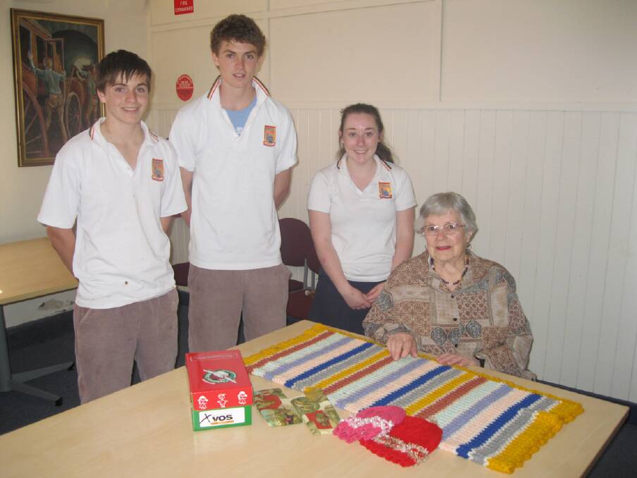 Sam, Nick and Megan thank Stawell resident Lesley Bennett for her contribution ahead of their departure.