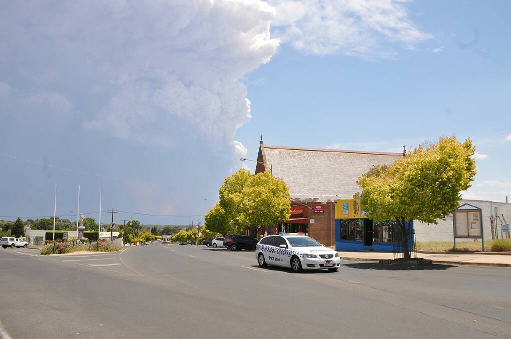 The Grampians fire Friday as seen from the centre of Stawell. 