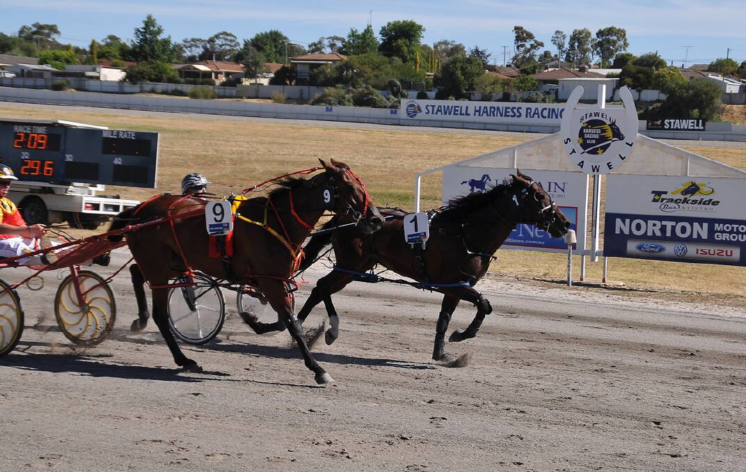 Excuse To Live (No.1) on the inside, holds off Keayang Starzzz to claim victory in the Community Day Final. Picture: MARK McMILLAN. 