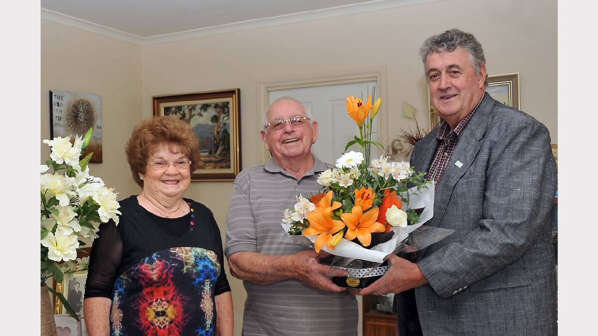 Margaret and Allan Schaper receive flowers on their anniversary from Northern Grampians Shire Councillor, Murray Emerson.