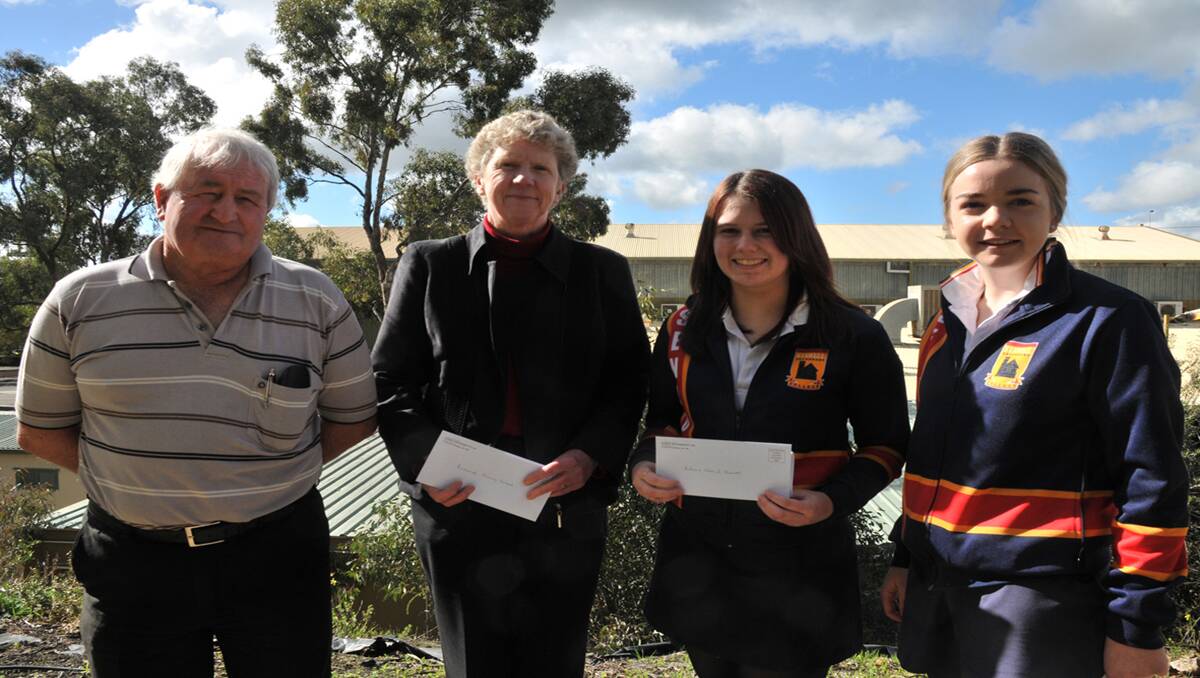 Des Pickford from Rotary, Kim McCann from Pomonal Primary School and Stawell Secondary College students Stephanie Cooper and Phoebe Altmann with their grants.