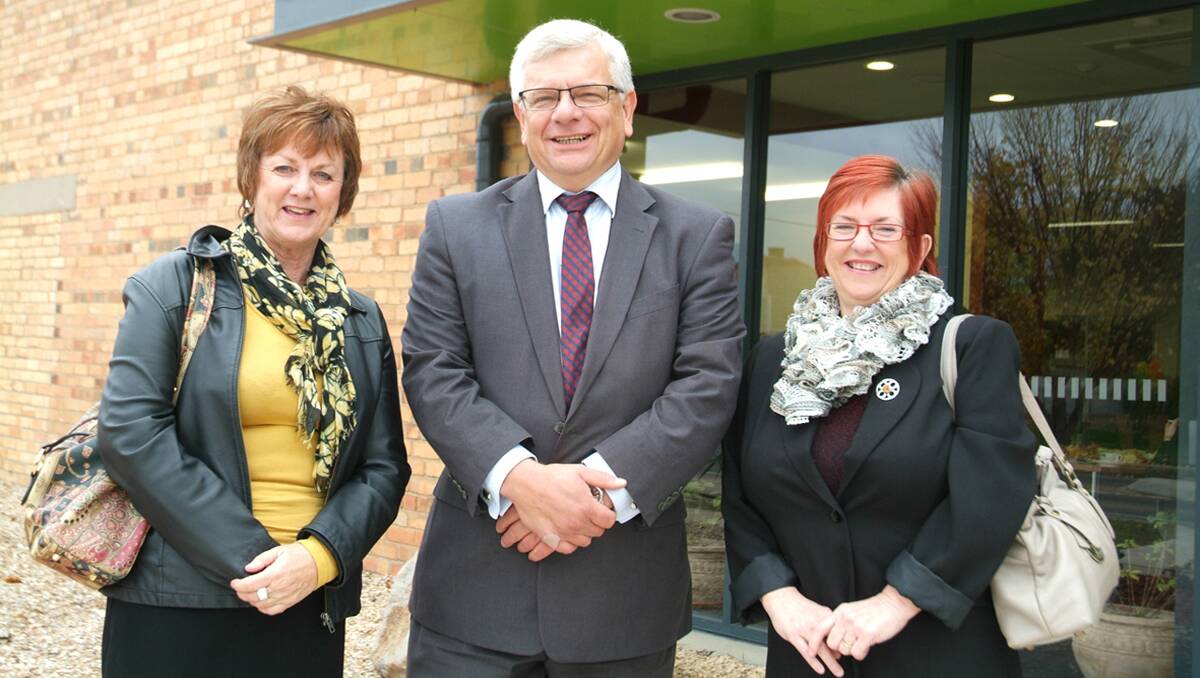 Member for Ripon, Joe Helper, is pictured at the Powerhouse opening with representatives from the Ararat Neighbourhood House, Julie Maddocks and Annie Broxholme. 
