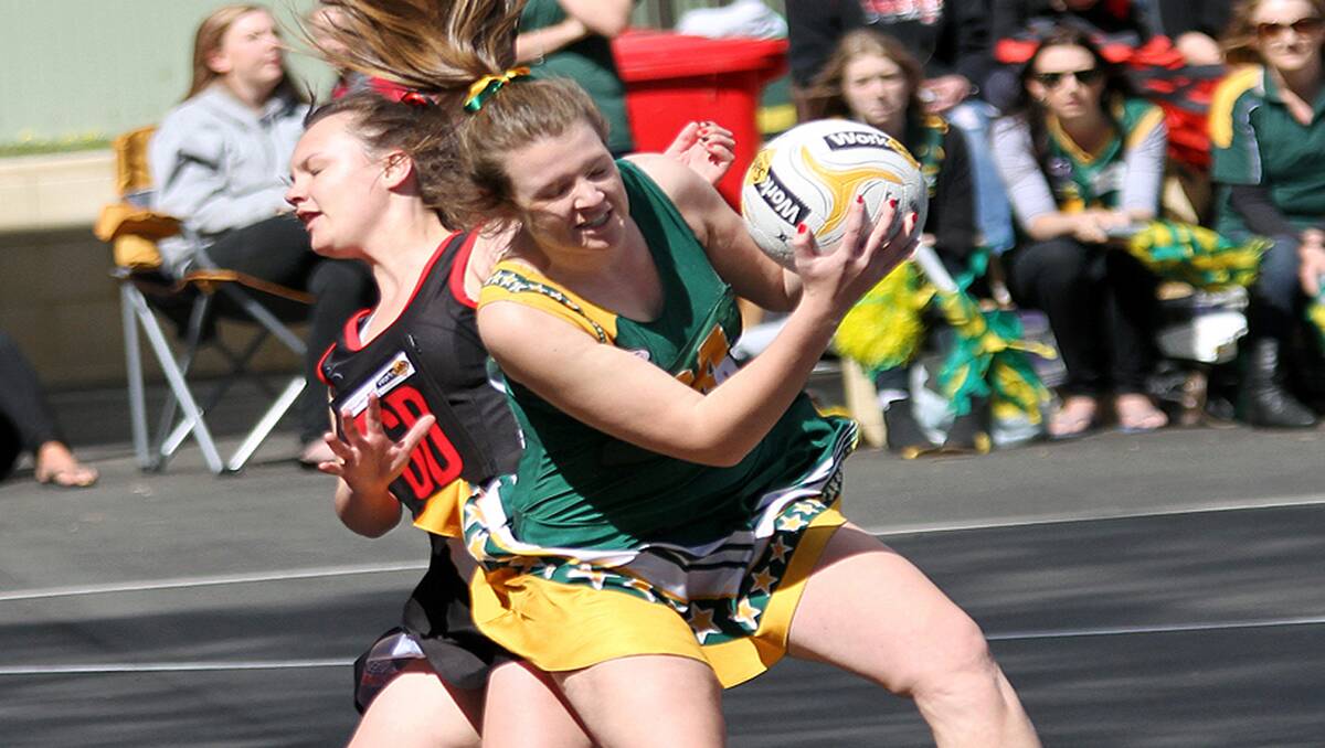 Navarre under 17 goal attack, Carly Murphy, shows her desperation to take possession in the grand final clash against Carisbrook on Sunday. Unfortunately for Navarre, they lost out in a thriller. Picture: ROWDY DAWSON