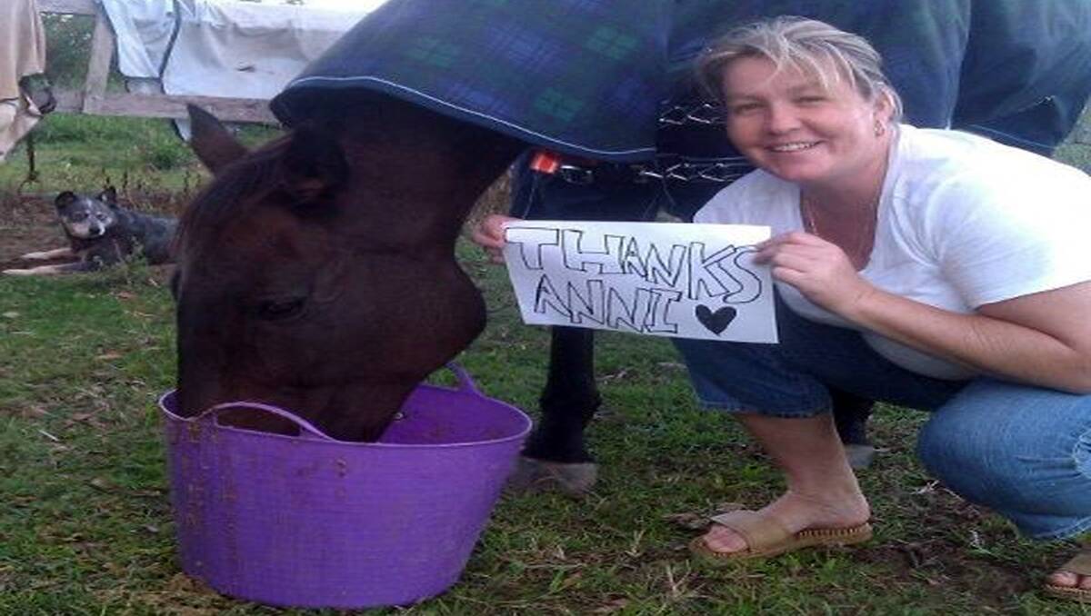 Melissa Skeet with a thank-you sign to Annette Marshall who helped save the horse JJ.