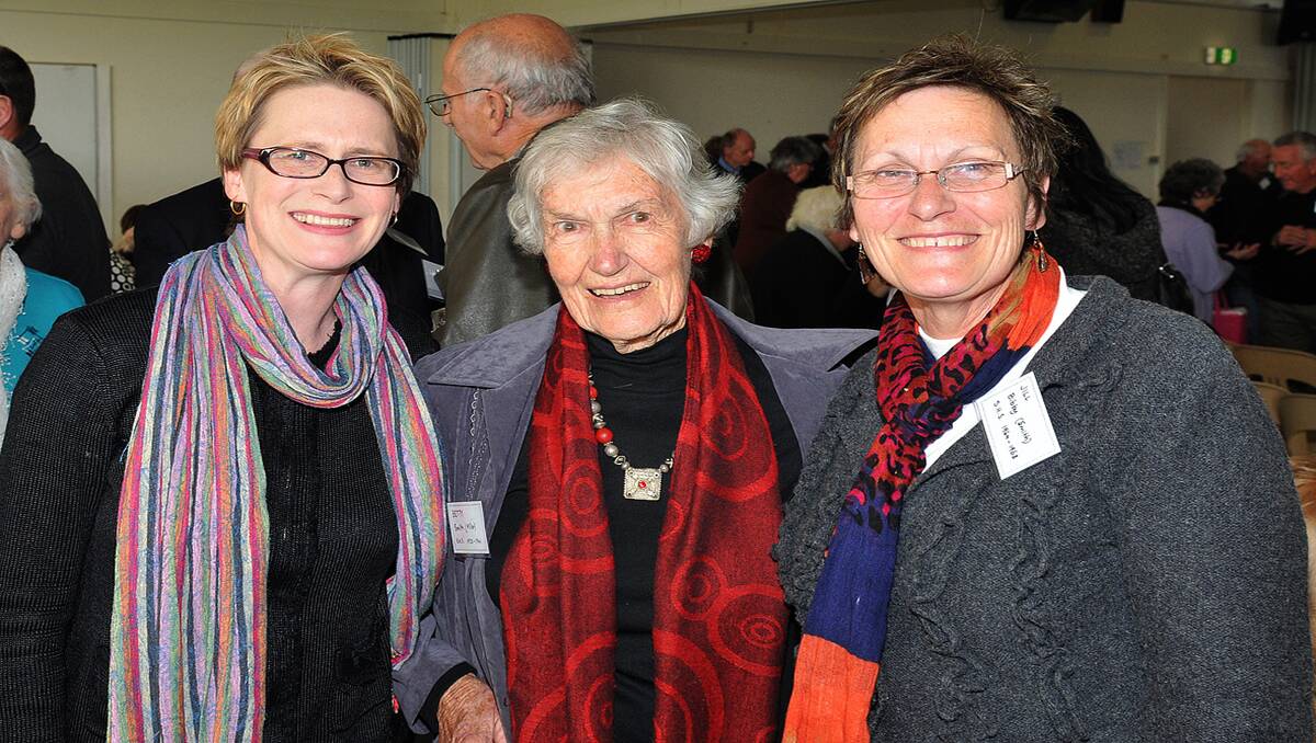 Former students attended the ‘happy hour’ to complete the day’s activities including Lois Bibby, Betty Smith and Jill Bibby. 