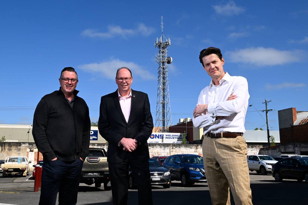Mobile roaming sub committee members John Fitzgibbon and Justin Gilbert with Stuart Benjamin, Regional Development Australia Victoria chair. Picture by Adam Trafford
