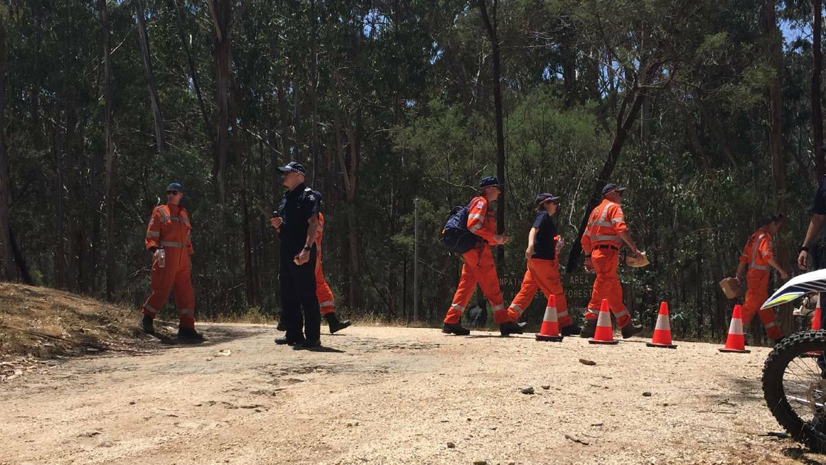 Police and State Emergency Service crew search for Ian Whinfield at the Glenpatrick Picnic area.