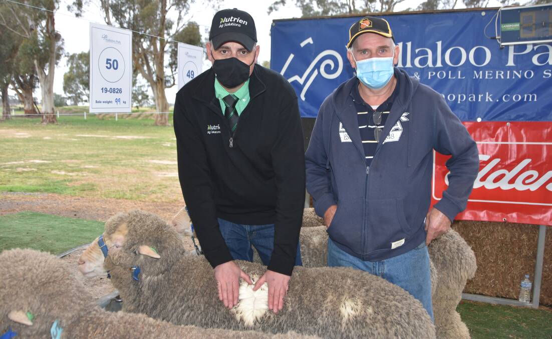 PROVEN: Roly Coutts, Nutrien, and Wallaloo East farmer Phill Reading with a ram Mr Reading bought at the sale.