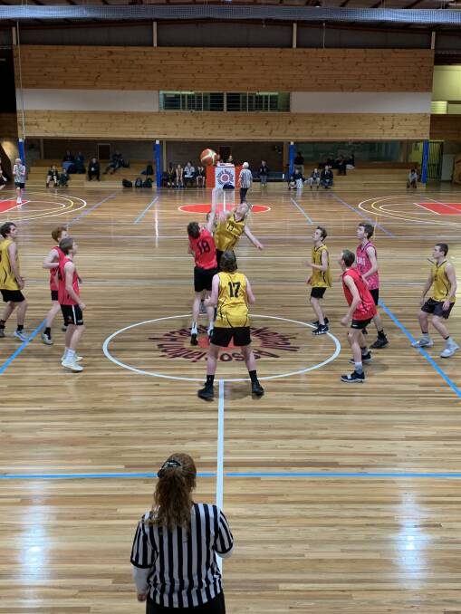 Chalk and cheese in two girls matches in Ararat competition | Basketball