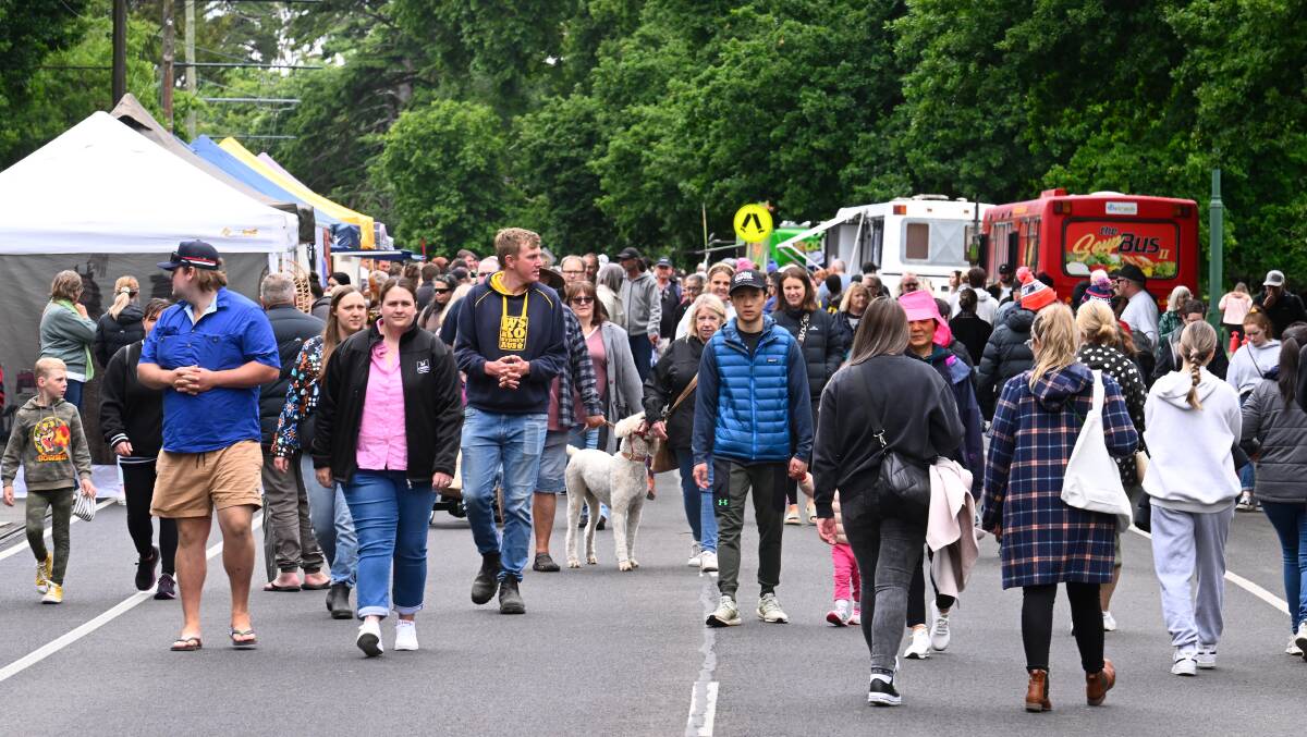 Huge crowds flocked to Lake Wendouree for SpringFest 2023. Picture by Adam Trafford
