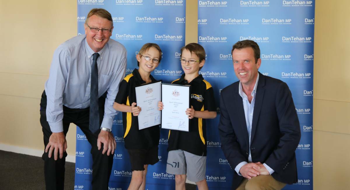 Gerard FitzGerald, Justin and Jack Sirre and Wannon MP Dan Tehan at the awards ceremony in 2017.