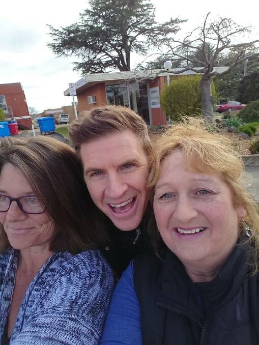 FUN: Nicole Pevitt and Toni Hobson meet Sunrise weather presenter Sam Mac during his visit to Ararat on Tuesday morning. Picture: CONTRIBUTED
