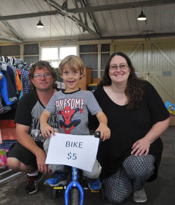 PASSIONATE: Proud parents Derick and Jodi Ford with their son Zach, who organised to raise funds for endangered orangutans at Sunday's SES Stawell market. Picture: Anthony Piovesan