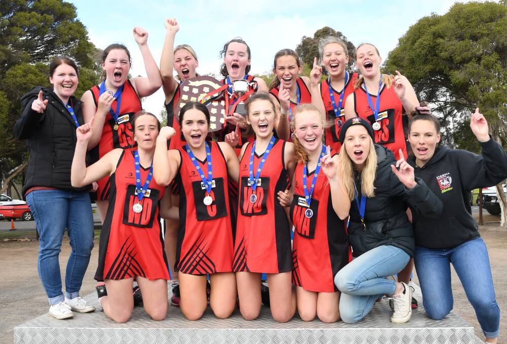 The Stawell Warriors celebrate the under-15 netball premiership in 2019. 