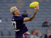 Dockers' coach Justin Longmuir believes Rory Lobb can play through the pain of a shoulder injury. (Richard Wainwright/AAP PHOTOS)
