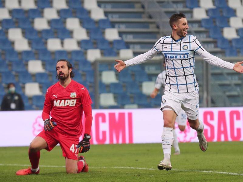 Roberto Gagliardini celebrates scoring Inter's third goal in their 3-0 win at Sassuolo.