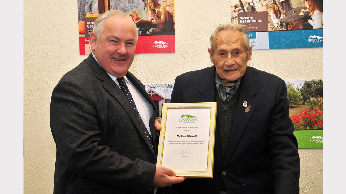 Len Chivell receives a certificate of appreciation from Northern Grampians Shire Mayor, Cr Kevin Erwin.