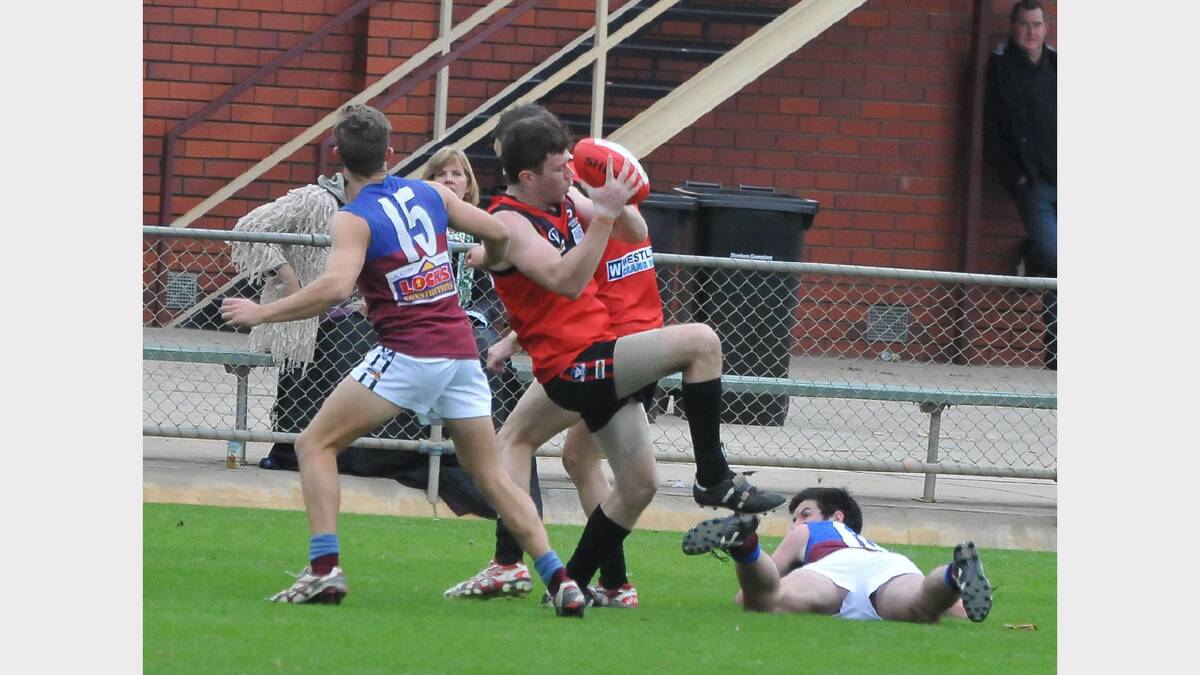 Stawell's Chris Ford takes a strong grab in the clash against Horsham Demons on Saturday.