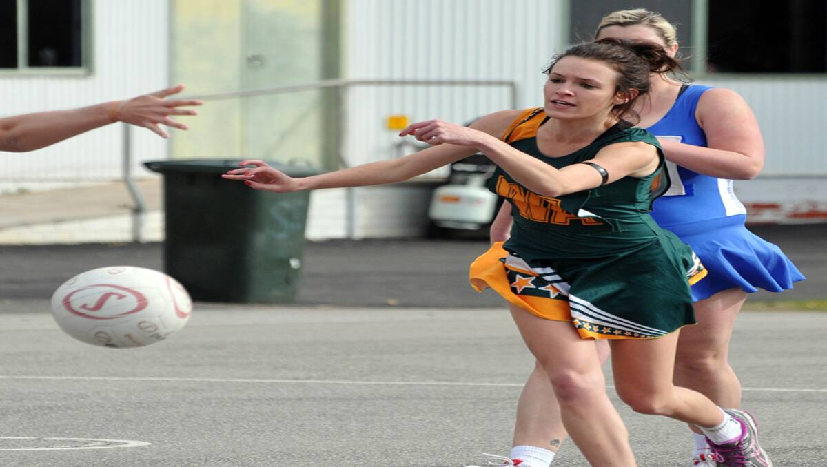 Navarre A grade netball player, Rachel Murphy, in action earlier in the season. Murphy and her teammates will be looking to win their first MCDFNL flag on Sunday. 