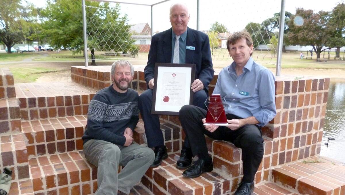 Mayor Cr Wayne Rice (centre), Marketing and Community Director Jim Nolan (right) and Stawell Steps On-site Project Manager Ian Mitchell with the framed certificate and award. 